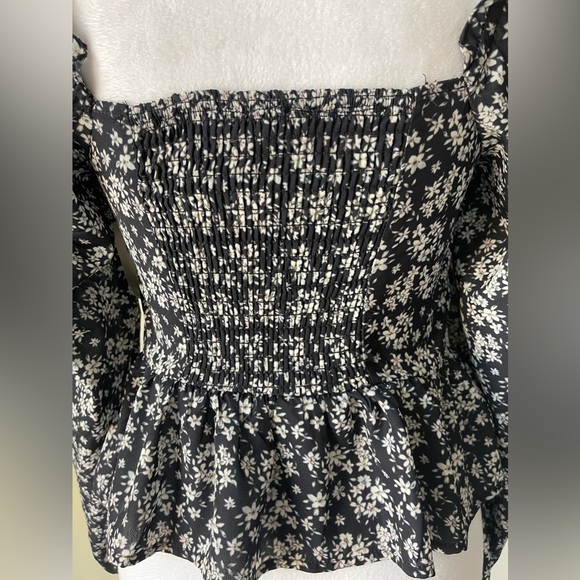 Vigoss NWOT Gray, Black and White Flower Print Long Sleeve Blouse Size Small - Picture 5 of 7